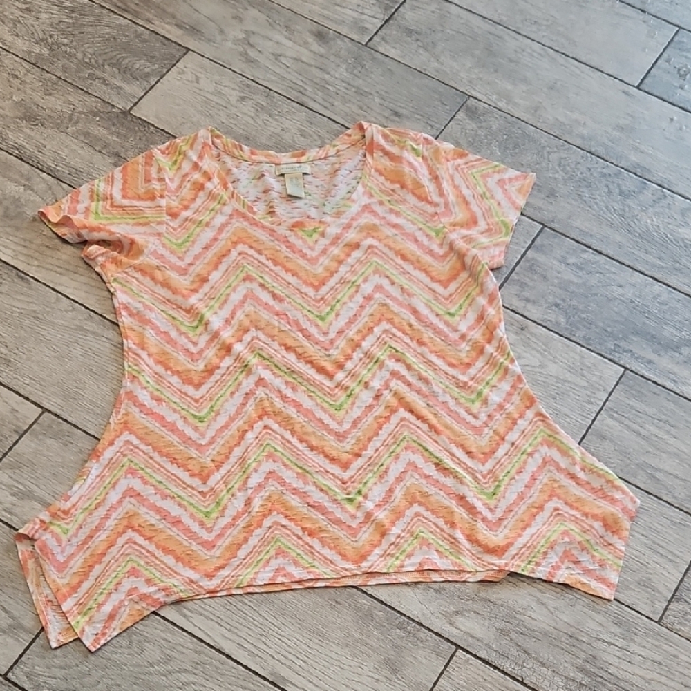 Chevron Patterned Women's Top - Picture 2 of 4